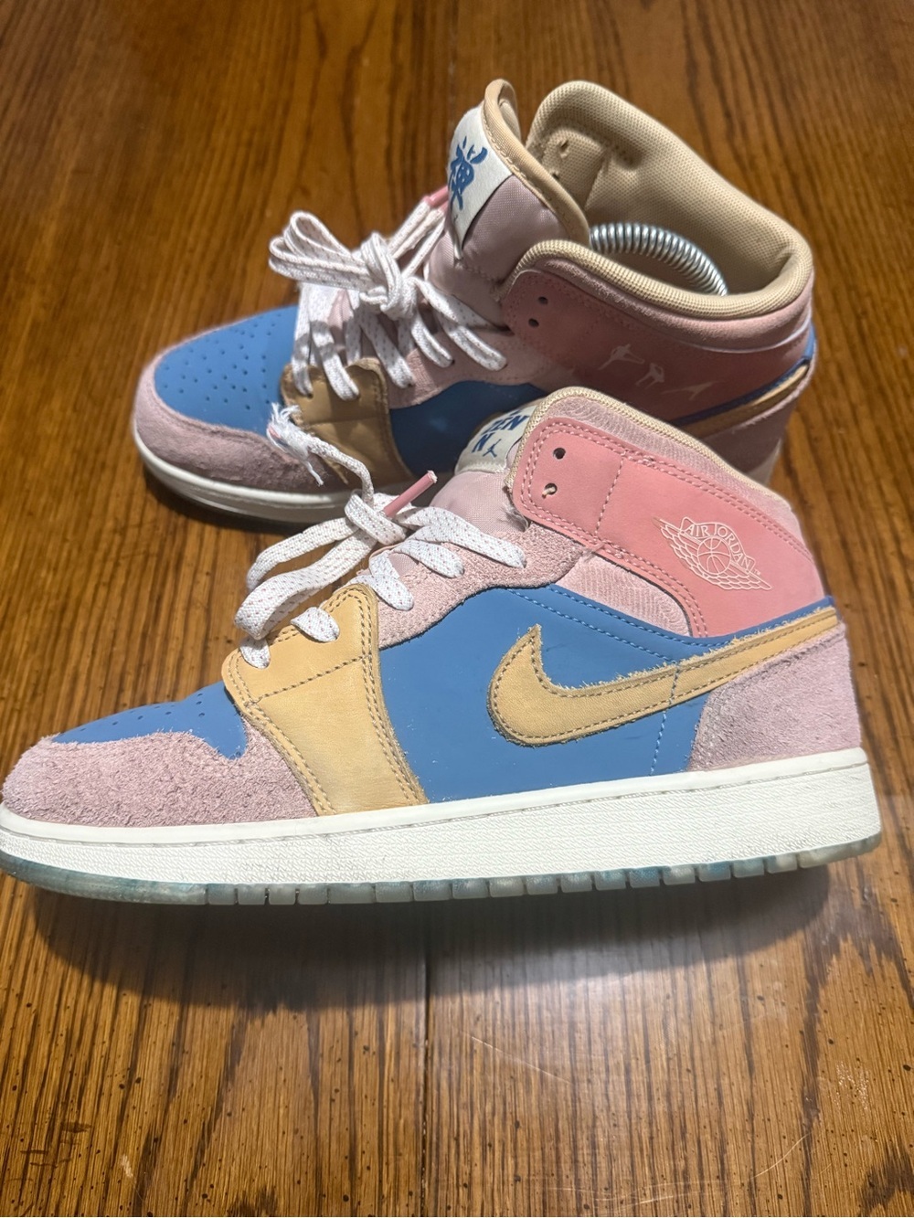 Jordan 1 Kids Mid Zen GS sneakers good condition.
